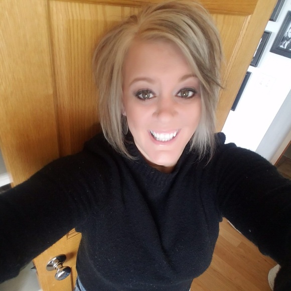 Meet your Posher, Kim - Picture 2 of 2